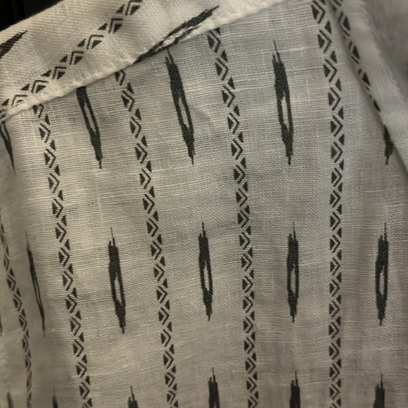 Black and white Garnet Hill button down in perfect condition - Picture 4 of 8